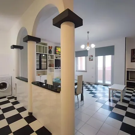 A Due Passi Dalla Spiaggia Apartment *